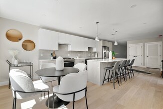 5205 Washington St Unit 202, Boston, MA 02132