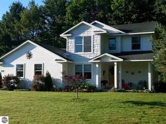 611 Iosco St, Elk Rapids, MI 49629