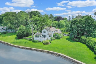 16 Marlow Ct, Riverside, CT 06878