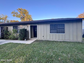 301 Cavanah Dr, Daytona Beach, FL 32117