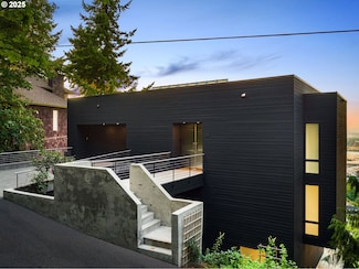 424 NW MacLeay Blvd, Portland, OR 97210