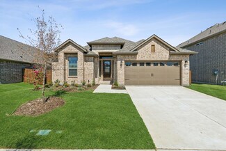 677 Red Maple Rd, Waxahachie, TX 75165