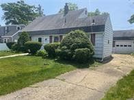 50 Cliff Ln, Levittown, NY 11756