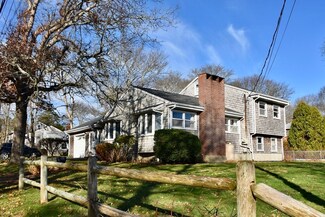 6 Kerwin Ave, Mattapoisett, MA 02739