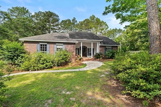 4 Woodleaf St, Hattiesburg, MS 39402