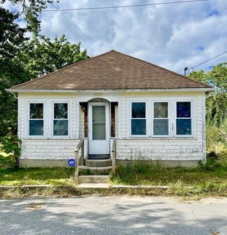8 Brittany Dr, Wareham, MA 02571