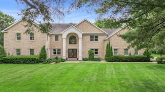 13 Locust Ln, Glen Head, NY 11545
