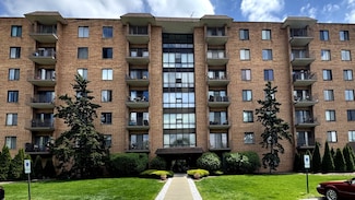 1727 W Crystal Ln Unit 212, Mount Prospect, IL 60056