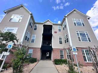 2511 Huntscroft Ln Unit 203, Raleigh, NC 27617
