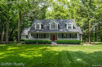 8123 Baypointe Dr, Brighton, MI 48114
