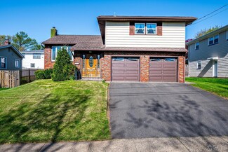 751 Chalet Dr, Woodbridge, NJ 07095