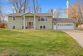 348 W 3 1/2 St, Waconia, MN 55387