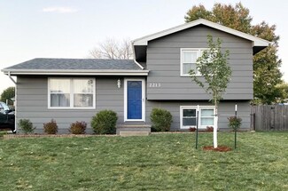 2213 Shady Lane Dr, Norwalk, IA 50211