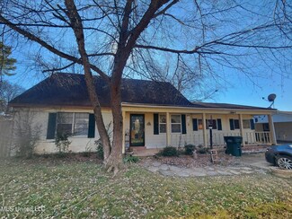 1465 Moss Point Dr, Southaven, MS 38671