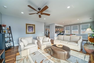 475 S Church St Unit E, Hendersonville, NC 28792