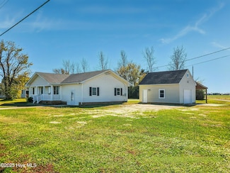 1211 Davis Bay Rd, Elizabeth City, NC 27909
