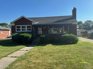 19703 Roscommon St, Harper Woods, MI 48225