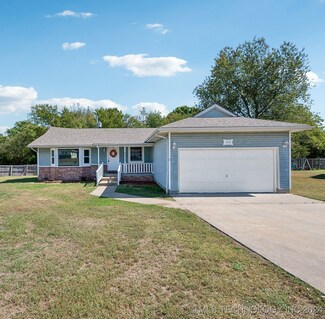 723 Country Cir, Tahlequah, OK 74464