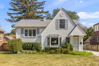 825 N Blanchard St, Wheaton, IL 60187