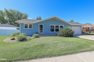 101 Cherokee Ave, Bismarck, ND 58501