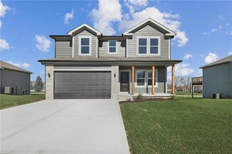 1305 SW Burns Cir, Oak Grove, MO 64075