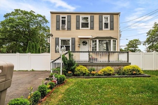 145 Schmidt Ave, Holbrook, NY 11741