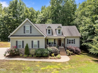 45 Chaucer Ct W, Zebulon, NC 27597
