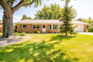 1956 Salisbury Rd, Saint Joseph, MI 49085