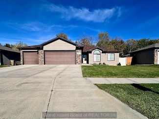 4144 Vermont Ave, Grand Island, NE 68803