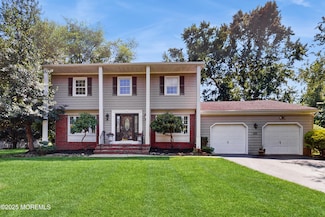 26 Appomattox Dr, Manalapan, NJ 07726