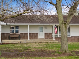 1204 S 11th St, Marshall, IL 62441