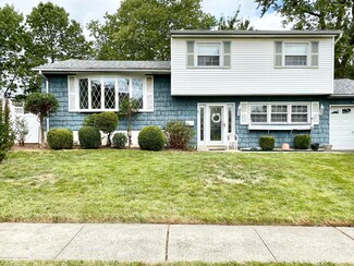 16 Varady Dr, Fords, NJ 08863