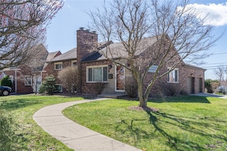 4800 Mooreridge Dr, Pittsburgh, PA 15227