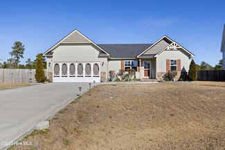 907 Purvis Ct, Richlands, NC 28574