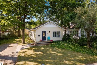 311 W Fifteenth St, Traverse City, MI 49684