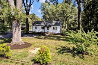 1300 Mullins Station Rd, Memphis, TN 38134