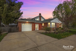 902 W Downer Place, Aurora, IL 60506