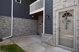 410 W Aspen Dr Unit 9, Oak Creek, WI 53154
