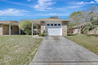 6890 Kapok Dr, Milton, FL 32583