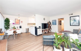 6160 Whitsett Ave Unit 4, North Hollywood, CA 91606