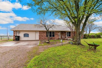412 Lakeside Dr, Tioga, TX 76271