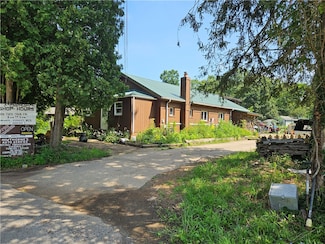515 Steiner Bridge Rd, Valencia, PA 16059