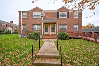 69-25 215th St Unit A, Oakland Gardens, NY 11364