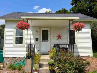215 Washington St, Petoskey, MI 49770