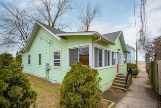 36.5 Lake Shore Dr, South Haven, MI 49090
