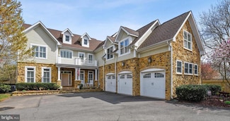 2017 Woodford Rd, Vienna, VA 22182