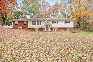 3010 7th Street Dr NE, Hickory, NC 28601