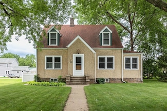 717 Broadway Ave, Wabasha, MN 55981