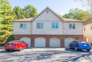 92 Sunrise Dr, Whippany, NJ 07981
