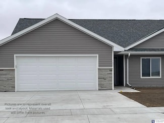 406 Seminole Dr, McCook, NE 69001